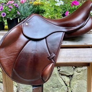 17.5" Dover Circuit Premier Monoflap Event Saddle ("W" 5")